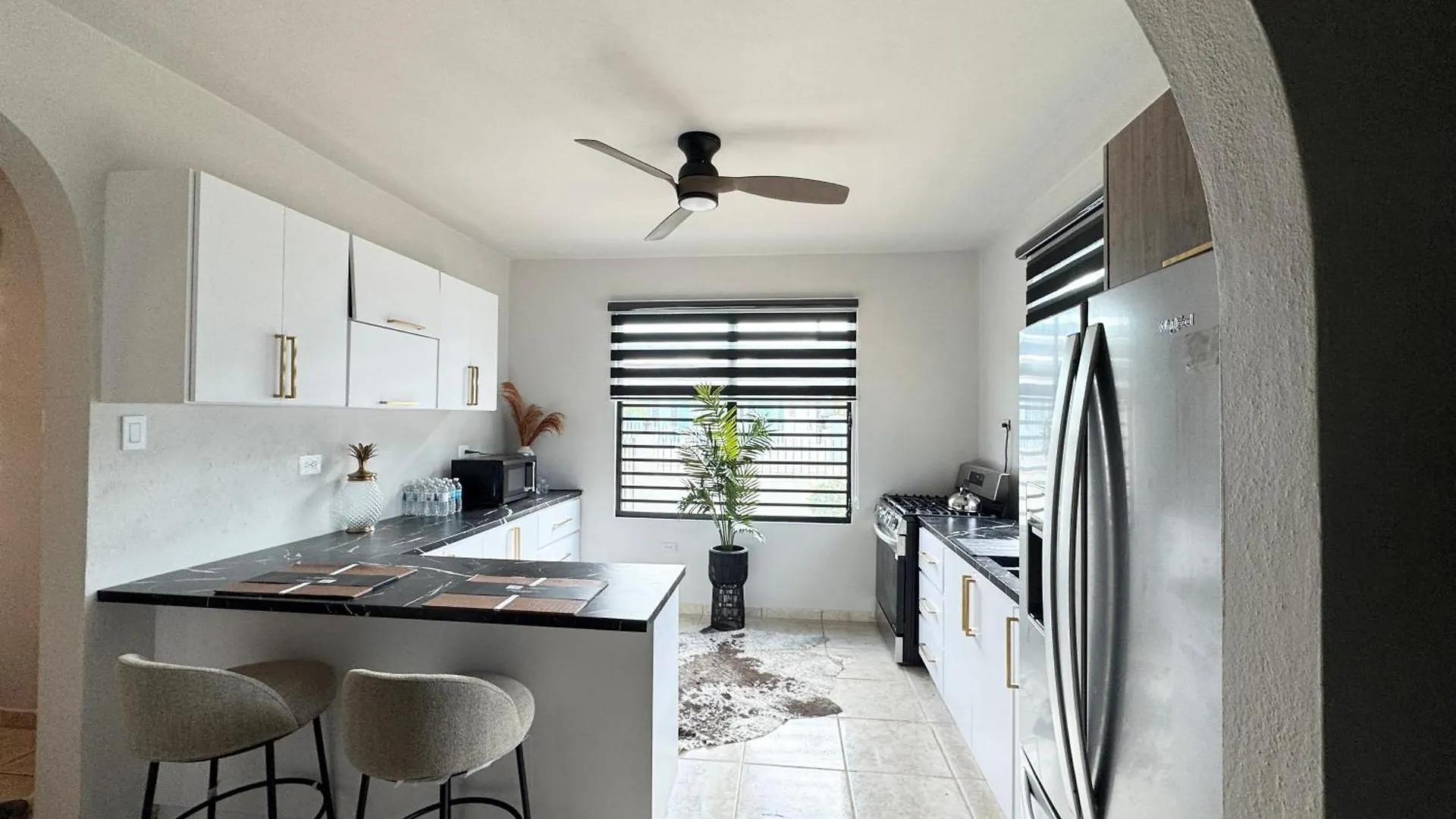 The Hibiscus House - King Suite, Terrace, And Pool Aguadilla